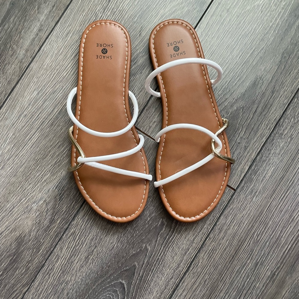 Shade & shore: White/Gold sandal